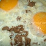 Oeufs au plat hachés