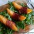 Salade de melon au jambon cru grillé