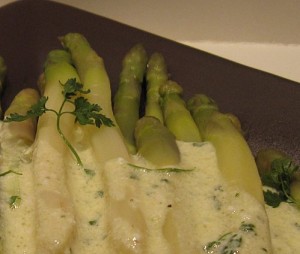 Asperges-blanches-sauce-mousselinee